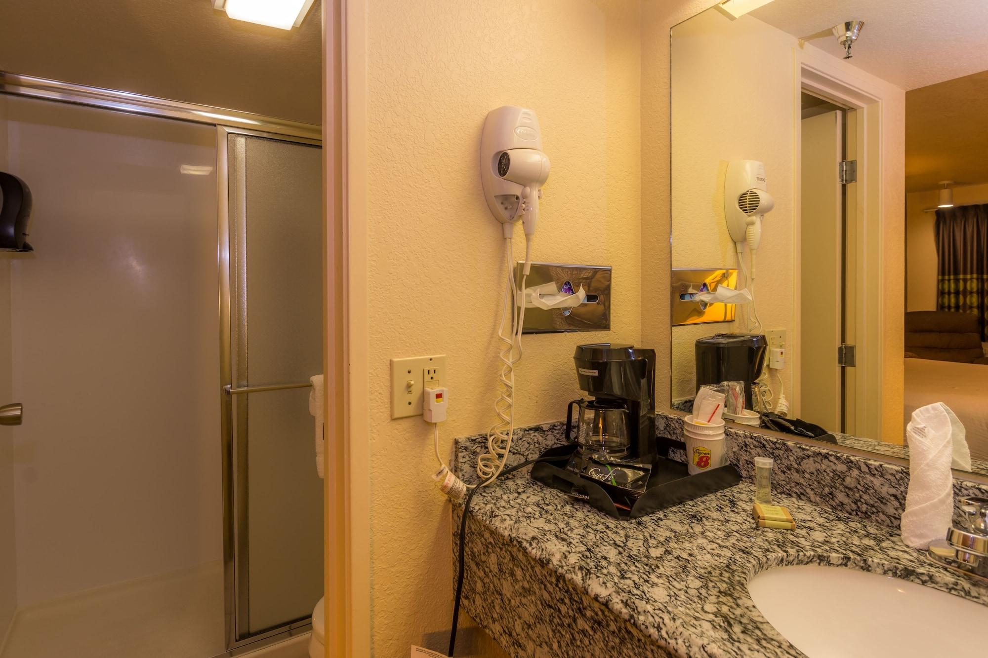 Super 8 By Wyndham Airport Fairgrounds West Motel Oklahoma City