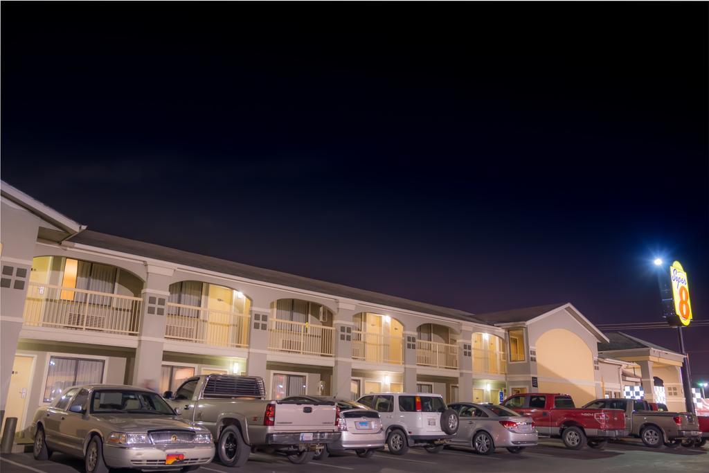 Super 8 By Wyndham Airport Fairgrounds West