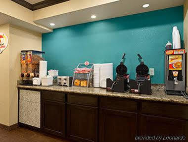 Motel Super 8 By Wyndham Airport Fairgrounds West 2*