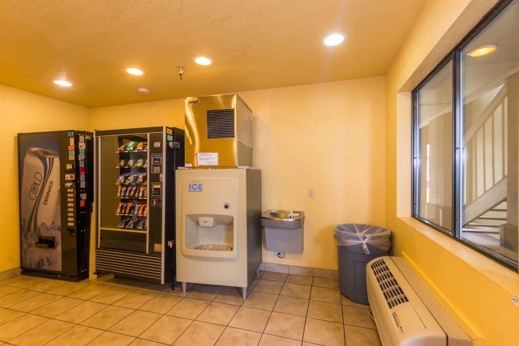 Super 8 By Wyndham Airport Fairgrounds West Oklahoma City